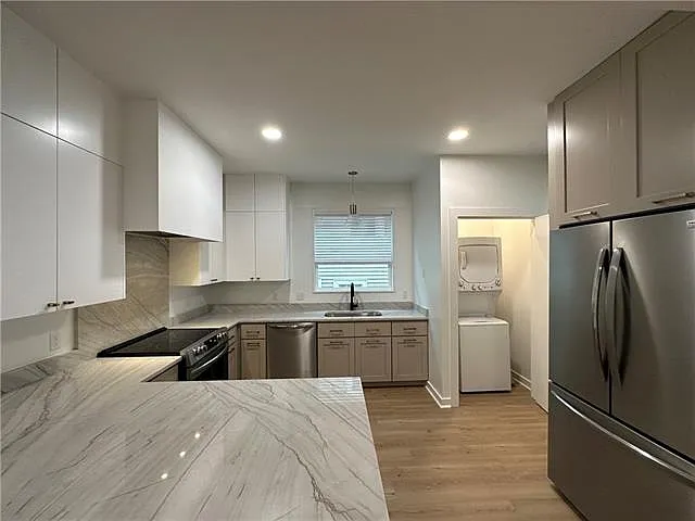 4 bed, 2.0 bath, 1400 sqft, $6,500 — Photo 4