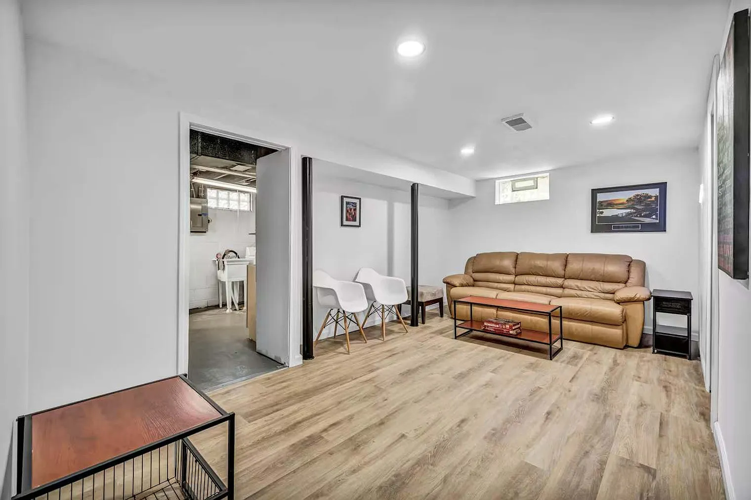3 bed, 1.0 bath, 1076 sqft, $2,467 — Photo 4