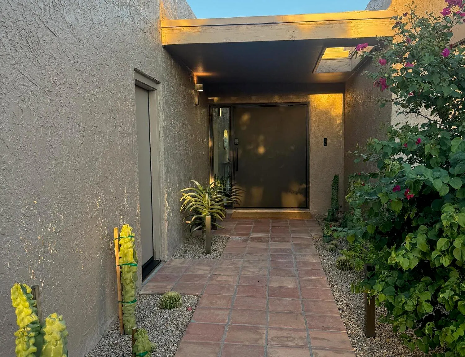 2 bed, 2.0 bath, 1690 sqft, $5,000 — Photo 2