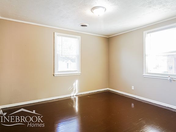 4th image of 208 Oak Forest Dr