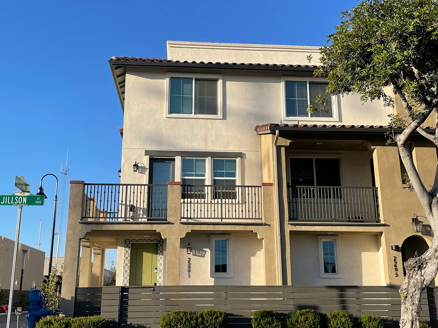 3 bed, 1320 sqft, $4,800 — Photo 4