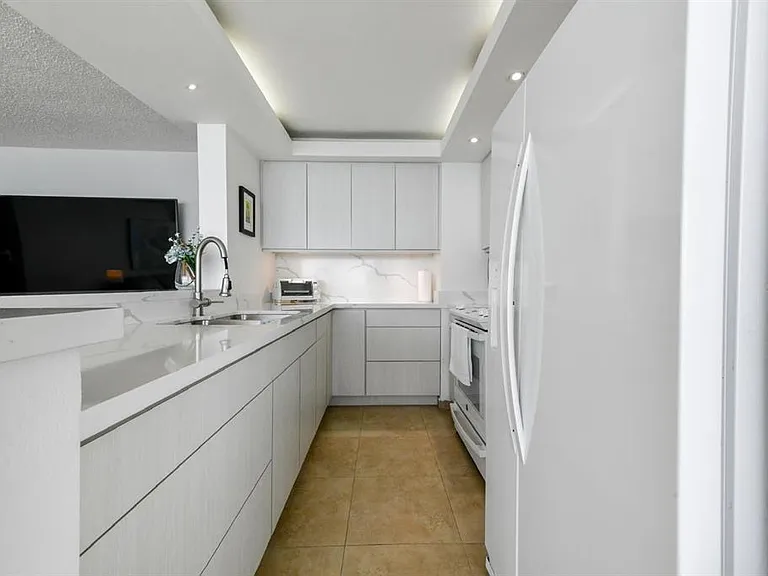 4745 Isla Verde Ave #17-G — Photo 8