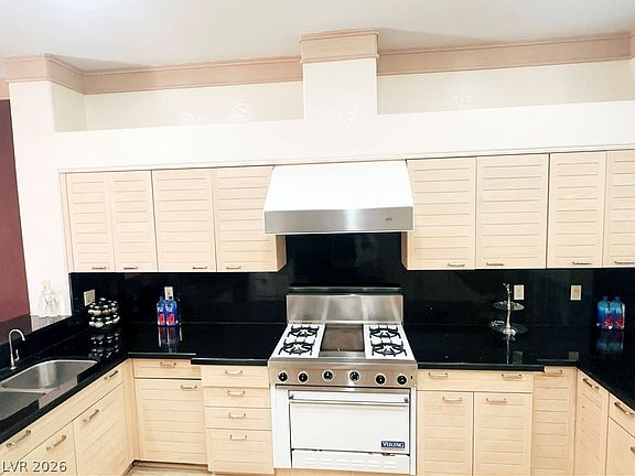 4th image of 7829 Bermuda Dunes Ave