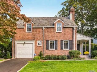 86 Thayer Rd, Manhasset, NY 11030