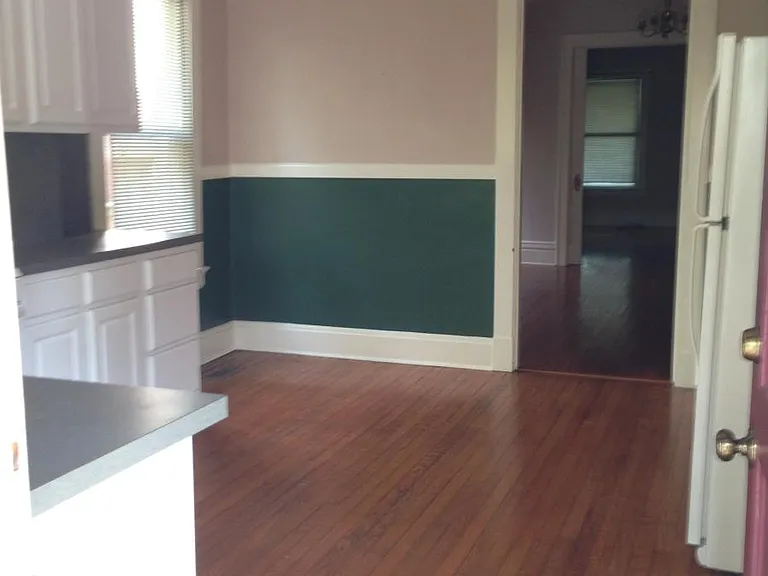 Large Eat-in Kitchen