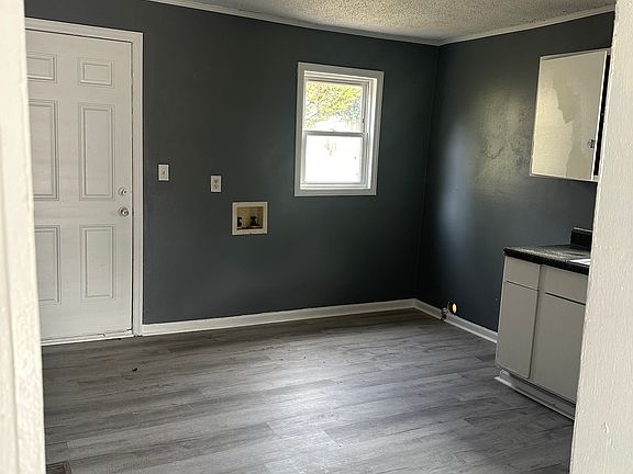 4th image of 312 Woodlawn Ave
