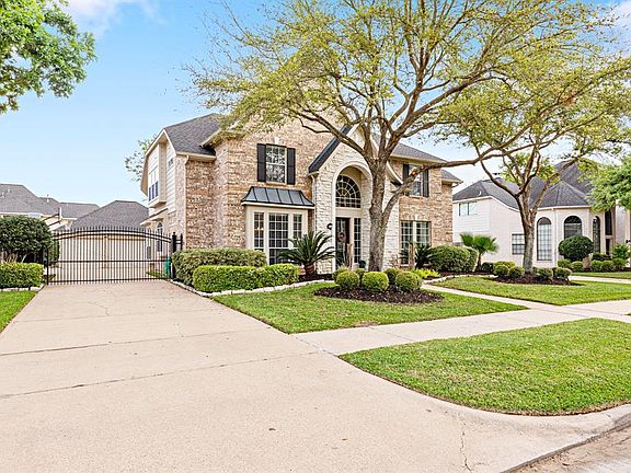 3rd image of 22510 Bridgehaven Dr