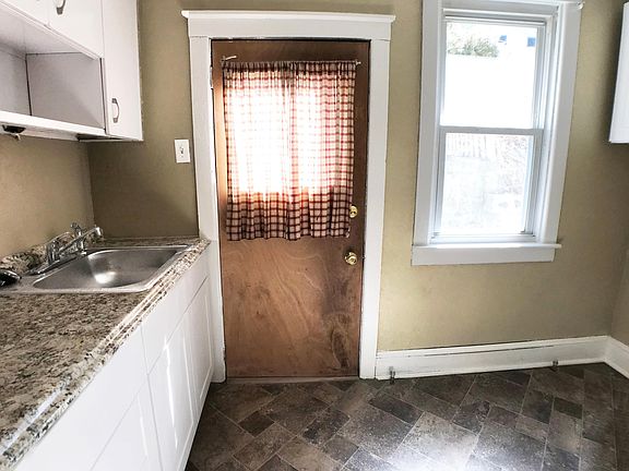 5th image of 366 W Bertsch St