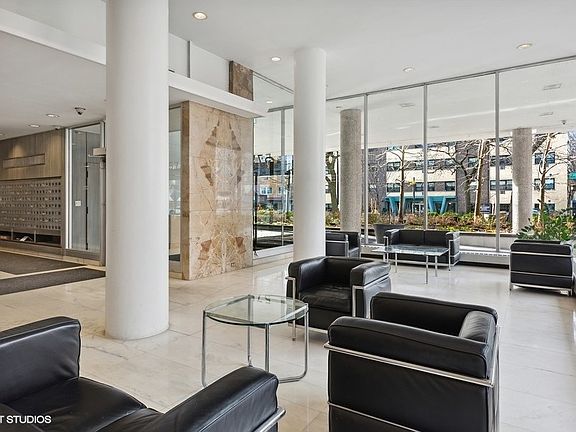 Building lobby staffed 24 hours