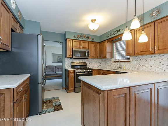4th image of 24140 Primrose Cir