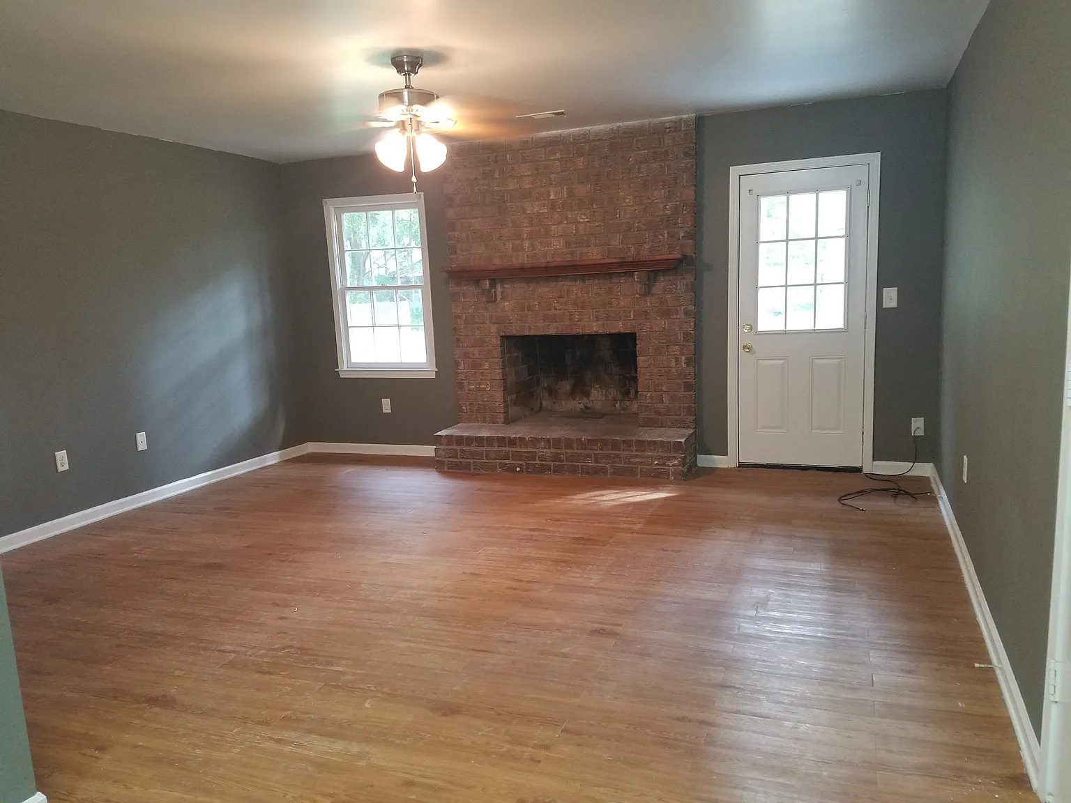 3 bed, 1100 sqft, $1,950 — Photo 3