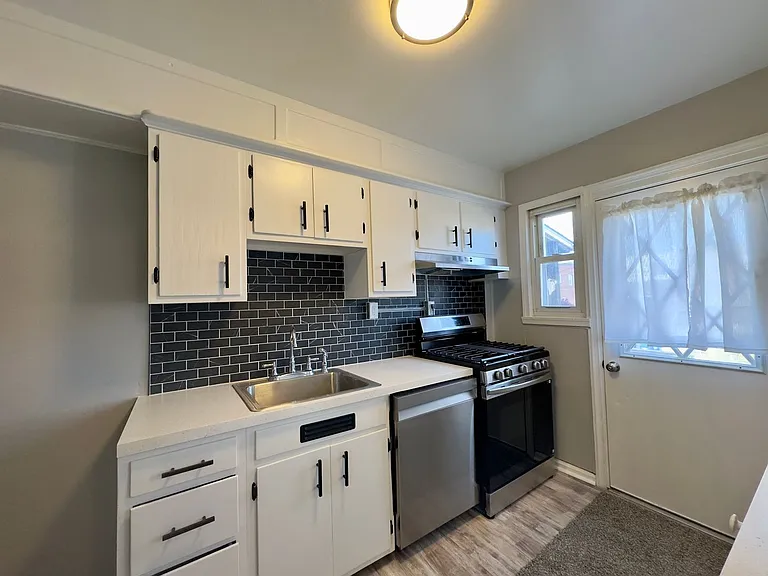 7716 Wynbrook Rd — Photo 5