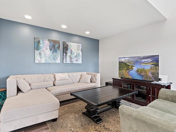 5th image of 339 W Wilson Ave Unit 307