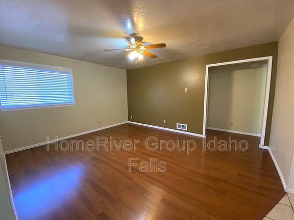 2nd image of 2078 Meppen Dr