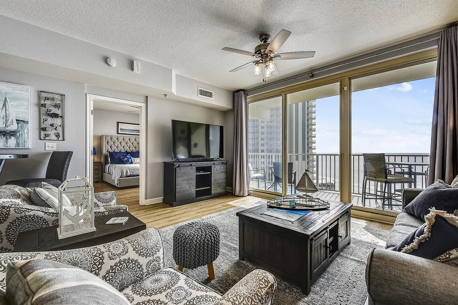 1 bed, 2.0 bath, 904 sqft, $3,691 — Photo 3