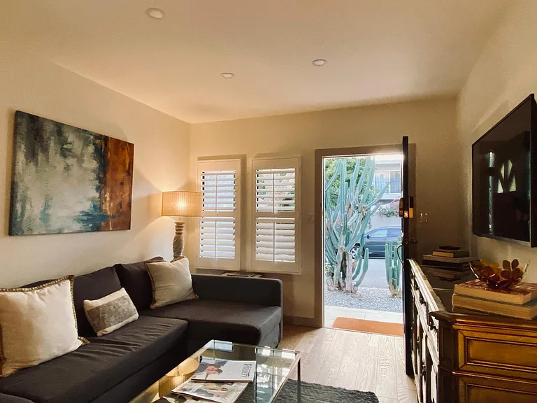 1258 N Curson Ave — Photo 7