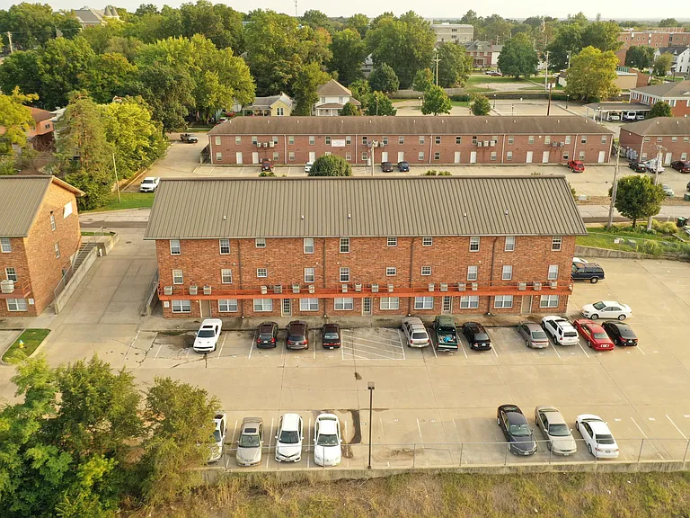 109 Commercial St — Photo 16