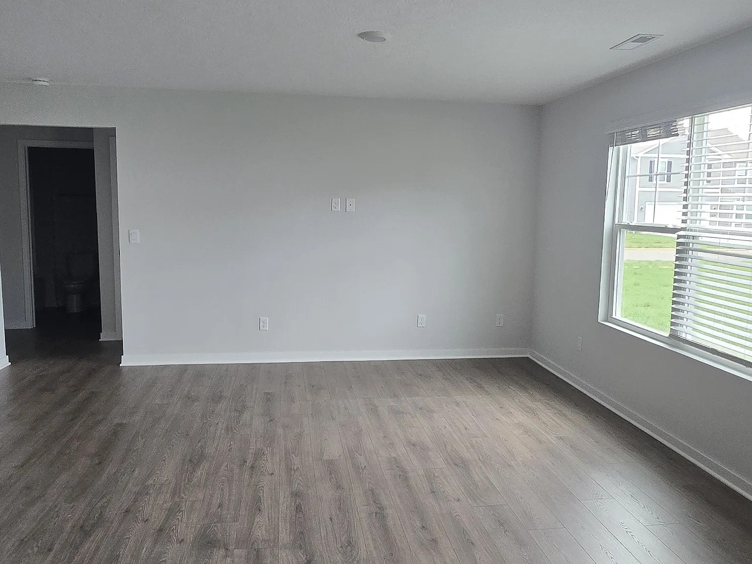 5 bed, 2600 sqft, $2,900 — Photo 3