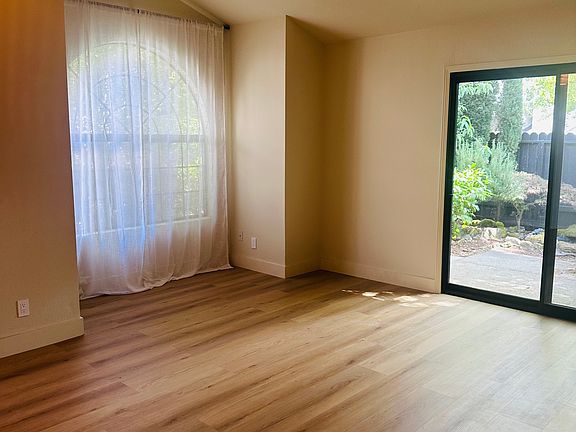 3rd image of 138 Golden Gate Cir