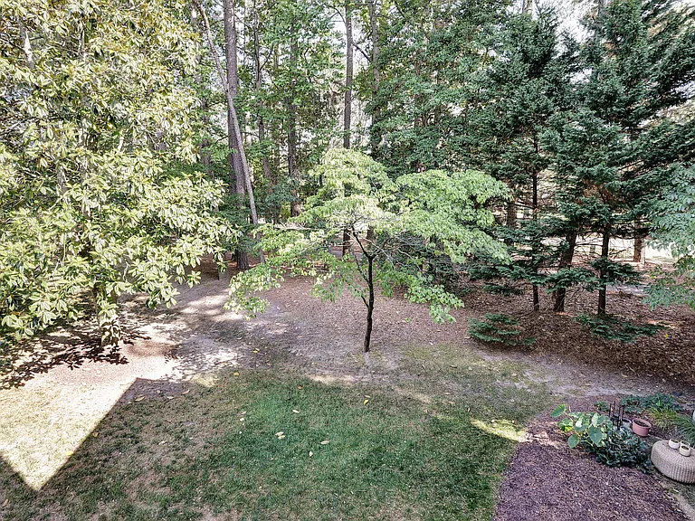106 Harrops Gln — Photo 44
