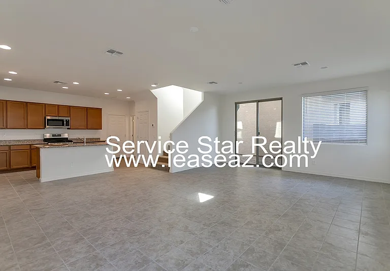 3620 S 58th Dr — Photo 6