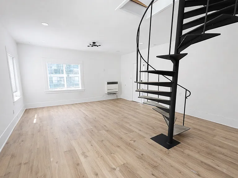 1600 E Ocean Blvd #8 — Photo 2