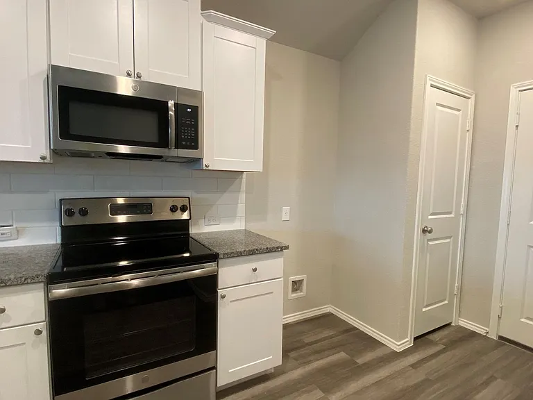 10410 Waverunner — Photo 13