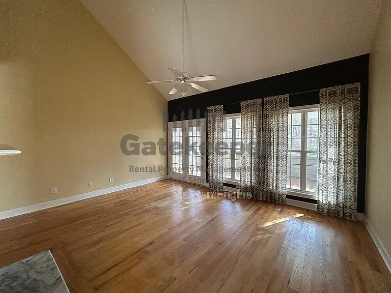 111 Hanbury Ln — Photo 9