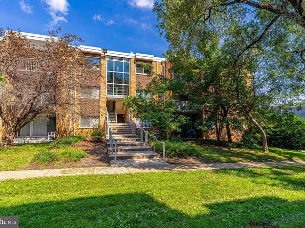 2904 Kings Chapel Rd, Falls Church, VA 22042