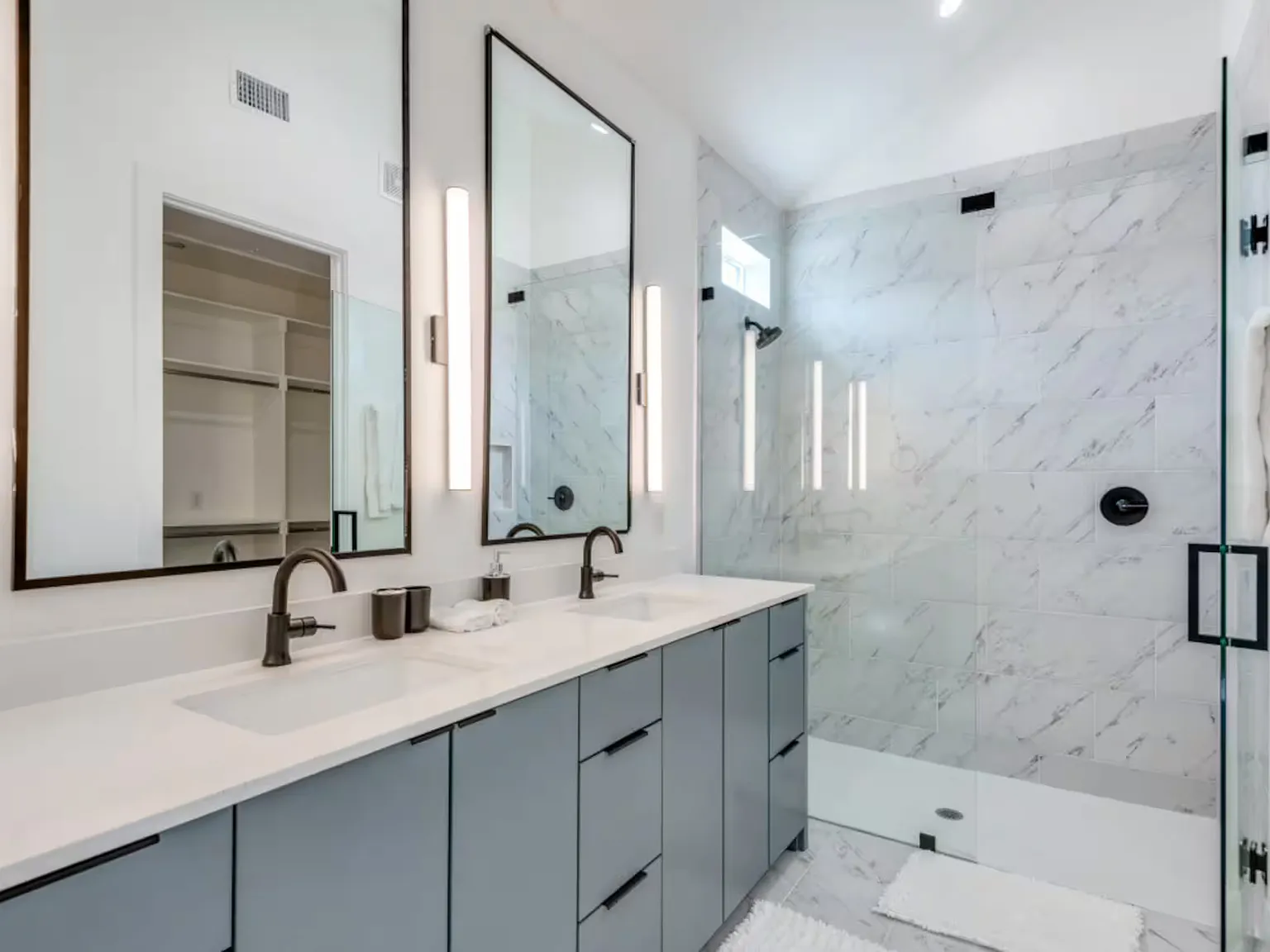 2915 Lucas Dr — Photo 2