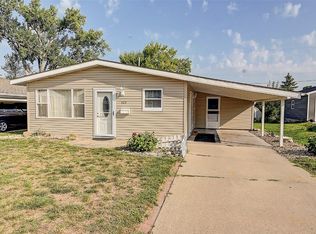 420 Hillview Dr, Marion, IA 52302