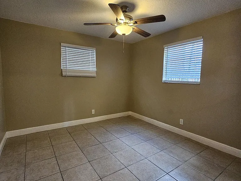 1200 Blue Heron Blvd W #5 — Photo 11