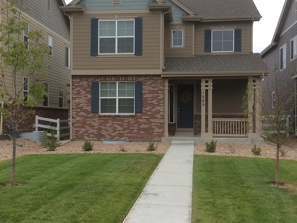 1305 S Duquesne Cir