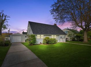 2445 Putnam Dr, East Meadow, NY 11554