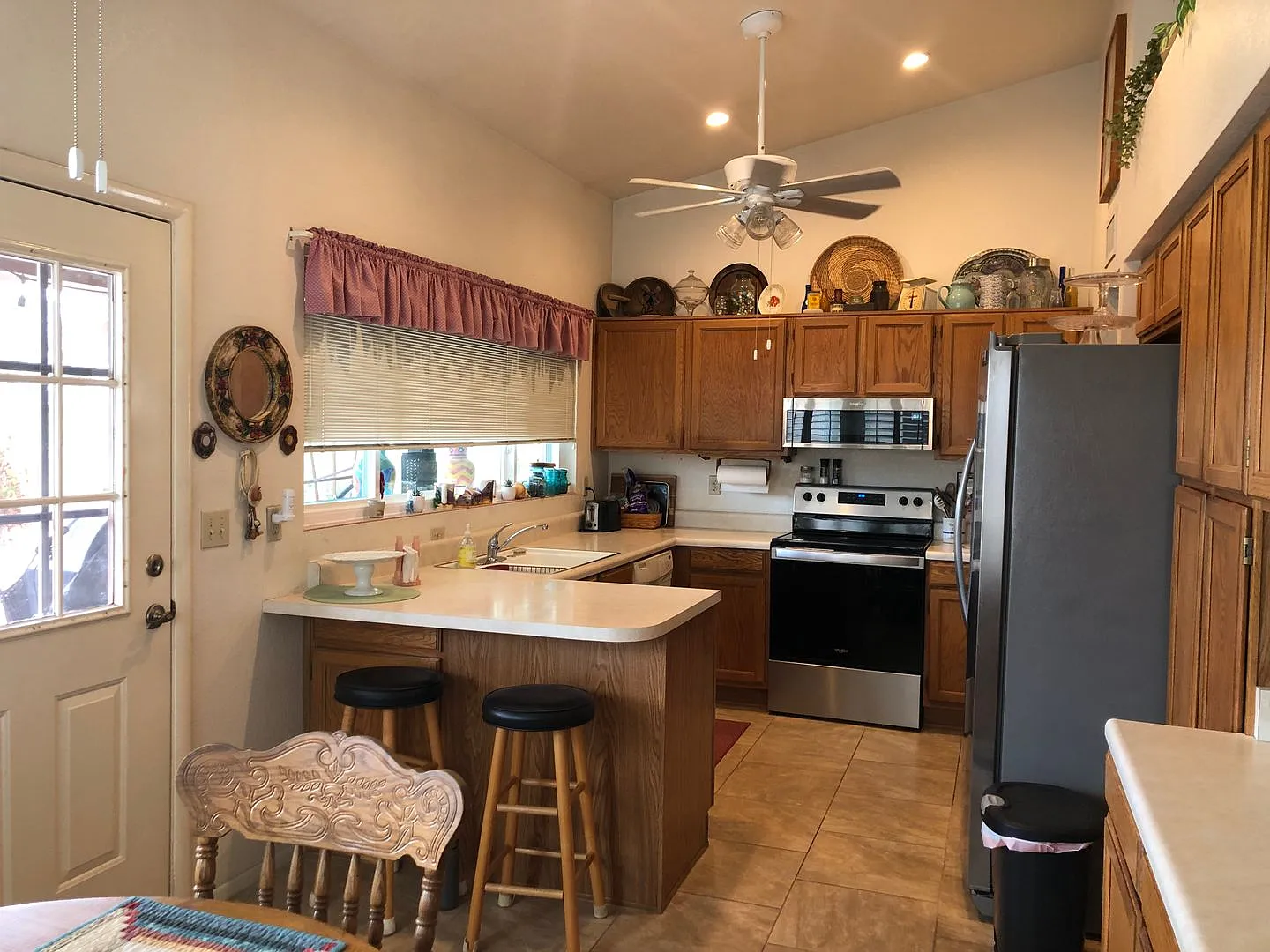 Welcome to this charming 2-bedroom, 2-bathroom home located in the desirable Leisure World a 45+ ... — Photo 3
