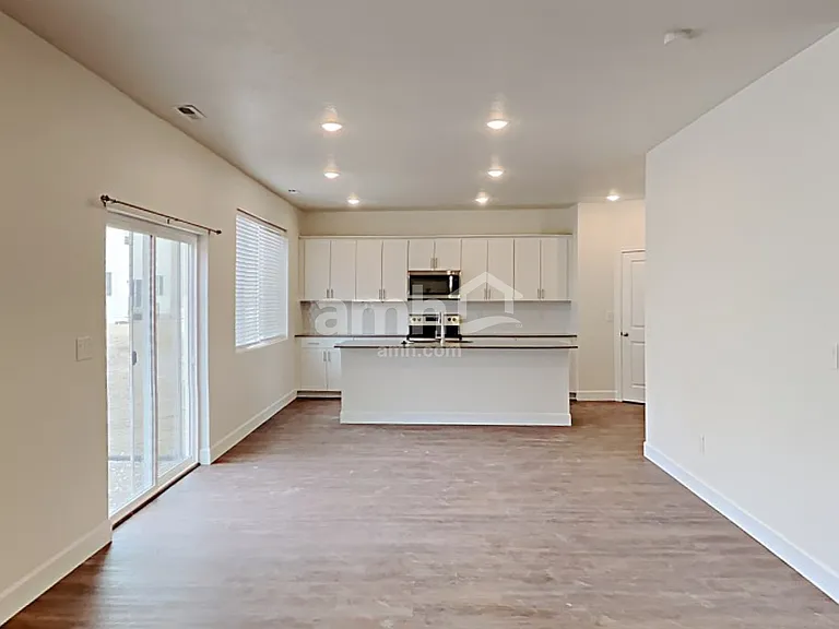 2381 E Frontier St — Photo 6