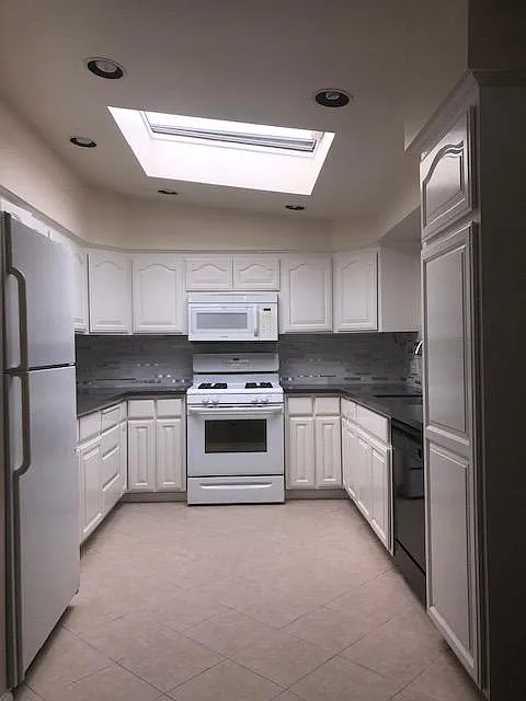 3 bed, $5,550 — Photo 2