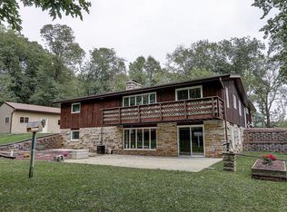 N1425 Bluebird Rd, Watertown, WI 53098