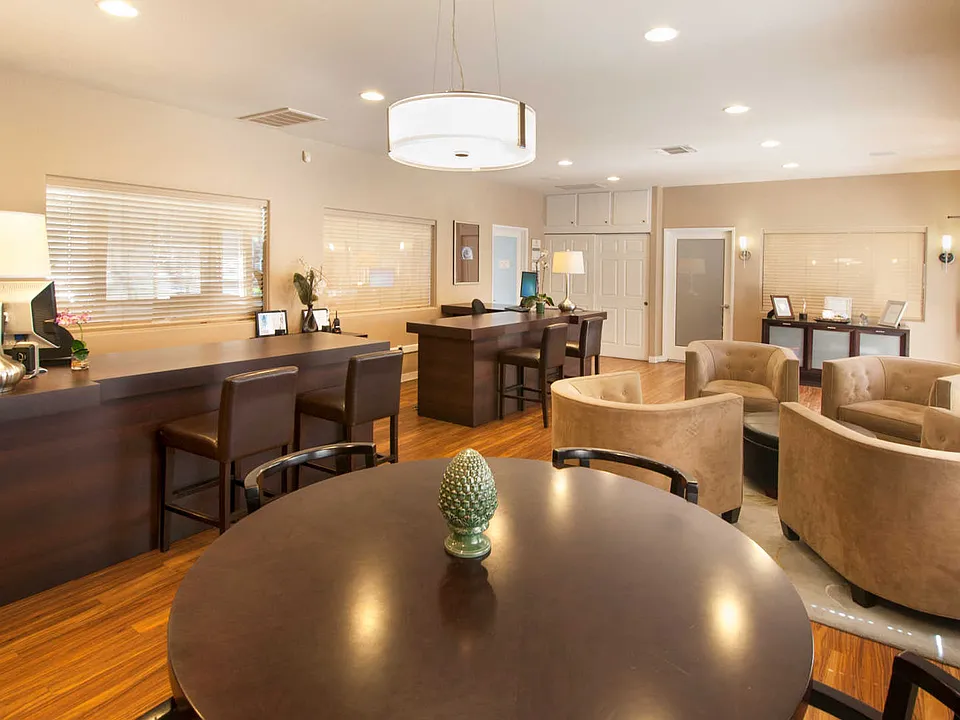 Leasing Center
