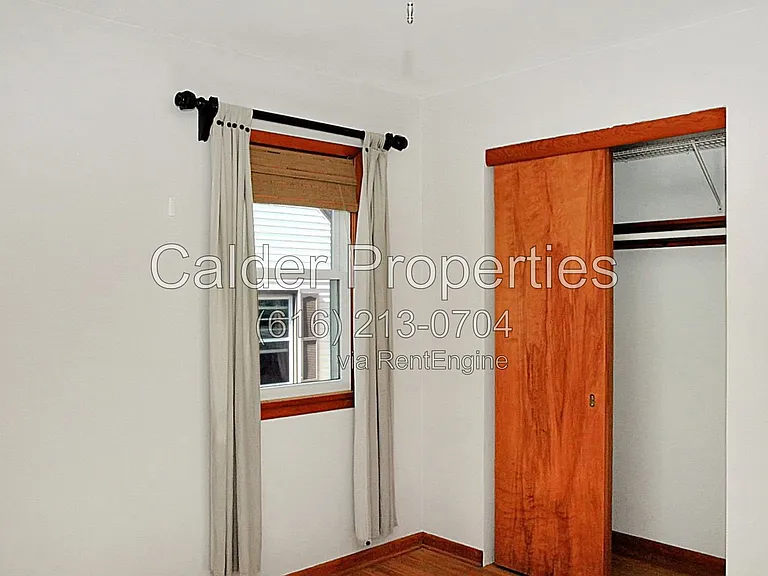 1317 Herrick Ave NE — Photo 11