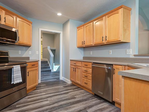 3rd image of 1108 W Poplar