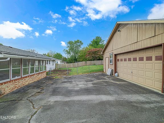 3rd image of 5405 Bluefield Rd