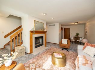 6826 Oakwood Dr, Urbandale, IA 50322