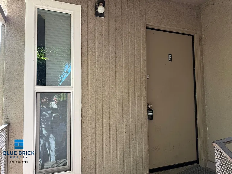 13238 Vanowen St #8 — Photo 16