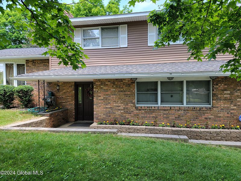 3rd image of 24 Pleasantview Avenue