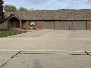 2911 Oak Tree Cir, Fort Dodge, IA 50501