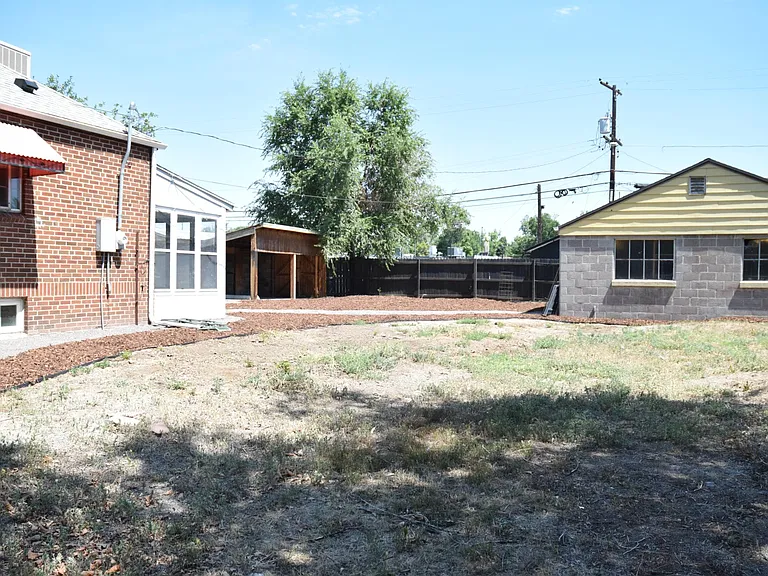 2222 S Acoma St — Photo 25