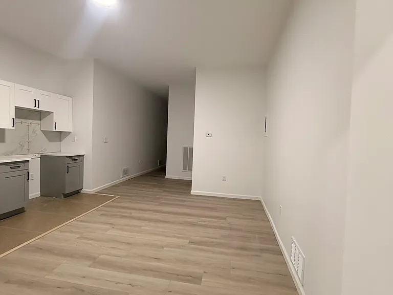 319 Hawthorne Ave #1 — Photo 6