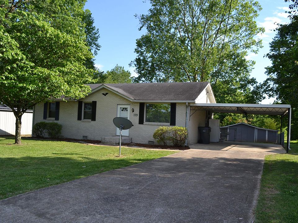 Great 3 bedroom house with a large carport!
