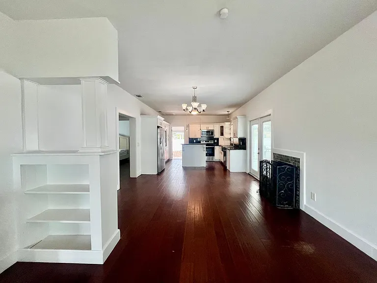 3302 N Lincoln Ave — Photo 4